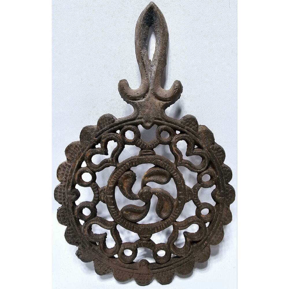 Vintage 4 Footed Tulip Cast Iron Trivet Propeller Hearts